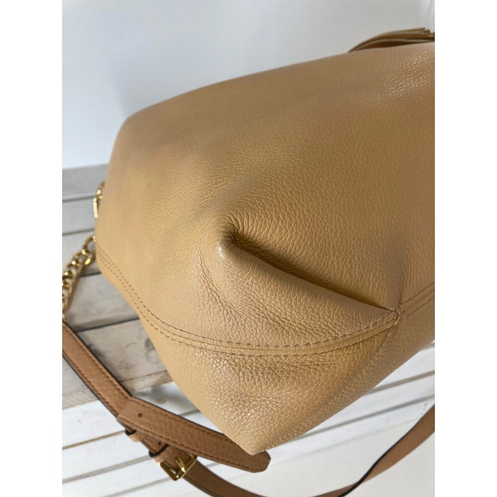 MICHAEL KORS, LARGE CAMEL LEATHER CROSSBODY BAG WITH TASSEL - Picture 7 of 16